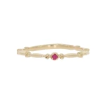 Złoty minimalistyczny pierścionek z cyrkonią