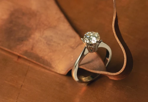 Złoty pierścionek z diamentem 1,20 ct