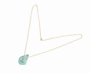 Naszyjnik z turkusem i diamentowym monogramem