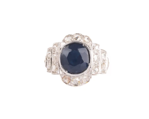 Pierścionek z szafirem ok. 3,5 ct oraz rozetami diamentowymi