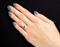 Pierścionek z 28 diamentami masy ok. 1,05 ct i szafirem 0,40 ct