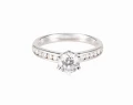 Pierścionek w białym złocie z brylantami, łącznie ok. 0,93 ct