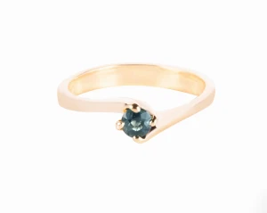 Pierścionek z szafirem ok. 0,24 ct