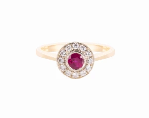 Pierścionek z rubinem ok. 0,38 ct i diamentami ok. 0,18 ct