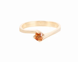 Złoty pierścionek z pomarańczowym szafirem ok. 0,25 ct