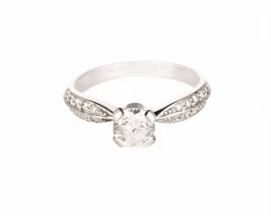 Pierścionek z platyny z brylantem ok. 0,70 ct i 32 diamentami