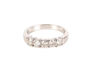 Pierścionek z 5 brylantami o masie ok. 0,50 ct