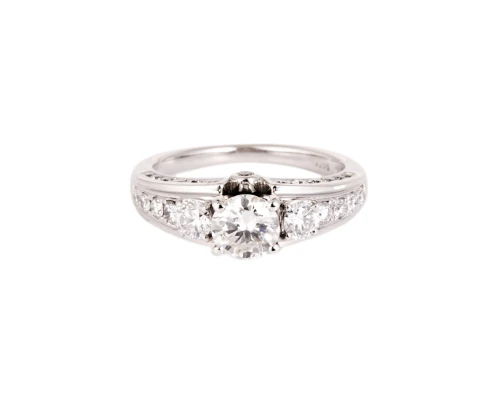 Pierścionek wysadzany brylantami łącznie 1,55 ct