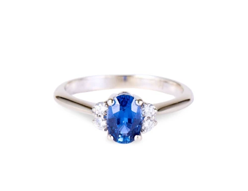 Pierścionek z szafirem ok. 0,95 ct i diamentami