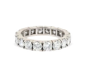 Pierścionek eternity z brylantami, w białym złocie, łącznie ok. 2,80 ct