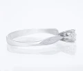 Pierścionek z diamentem 0,28 ct w szlifie brylantowym z białego złota 07680