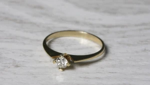 Pierścionek z żółtego złota z diamentem ok. 0,15ct